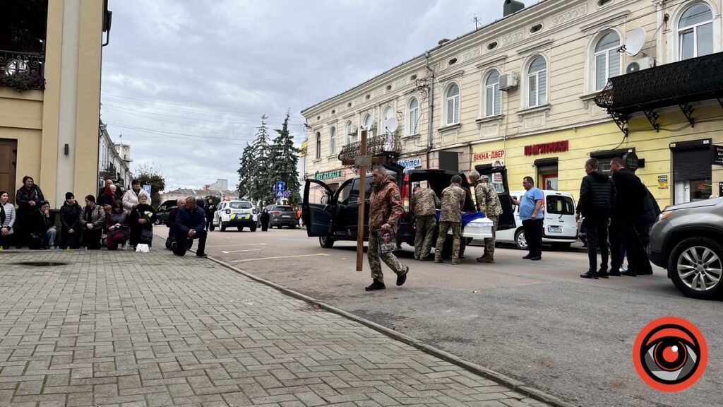 Сьогодні у Коломиї поховають полеглого героя-десантника Івана Гончарика