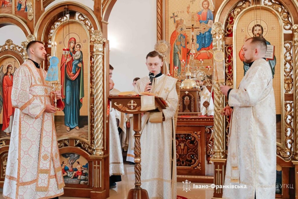 В Івано-Франківську провели дияконські свячення шістьом випускникам духовної семінарії ФОТОРЕПОРТАЖ