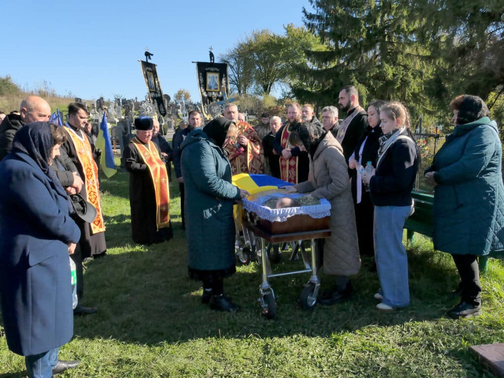 На Тисмениччині провели в останню путь полеглого героя Василя Нагорняка ФОТОРЕПОРТАЖ