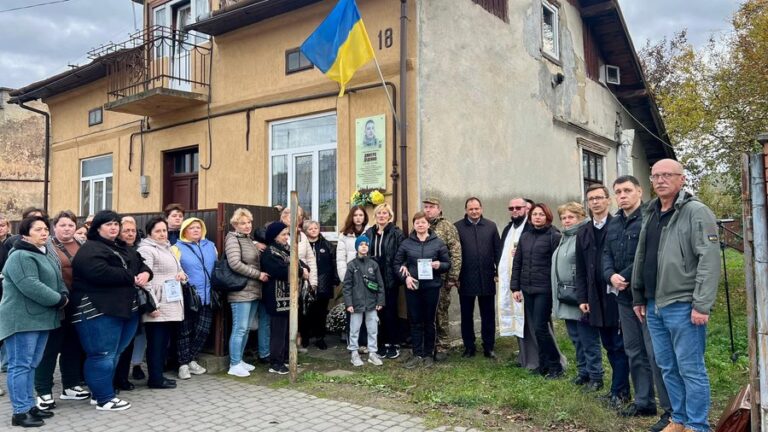 В Івано-Франківську відкрили памʼятну дошку полеглому на війні бійцю Дмитру Діденку