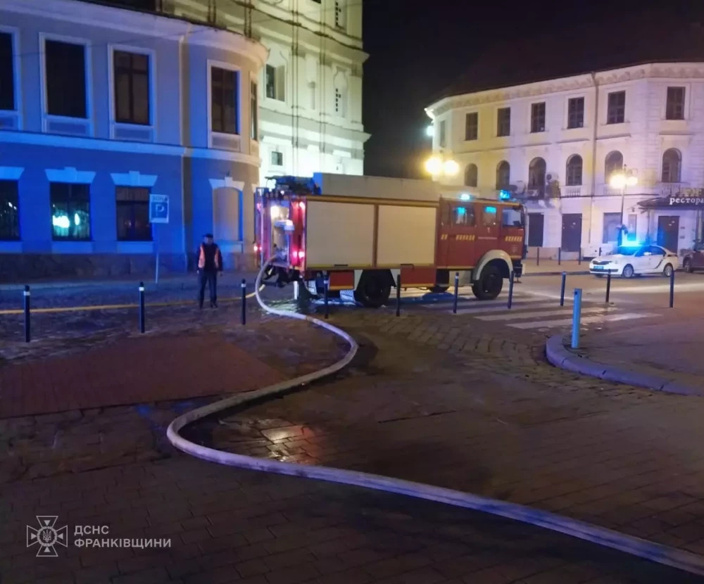 У центрі Франківська на місці пожежі виявили тіло жінки