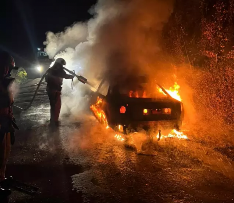 На Городенківщині згоріла автівка. ФОТО