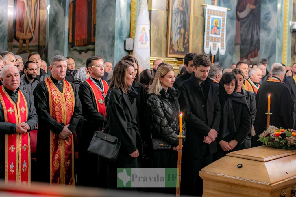 У Франківську попрощалися із підприємцем Володимиром Балагурою. ФОТО