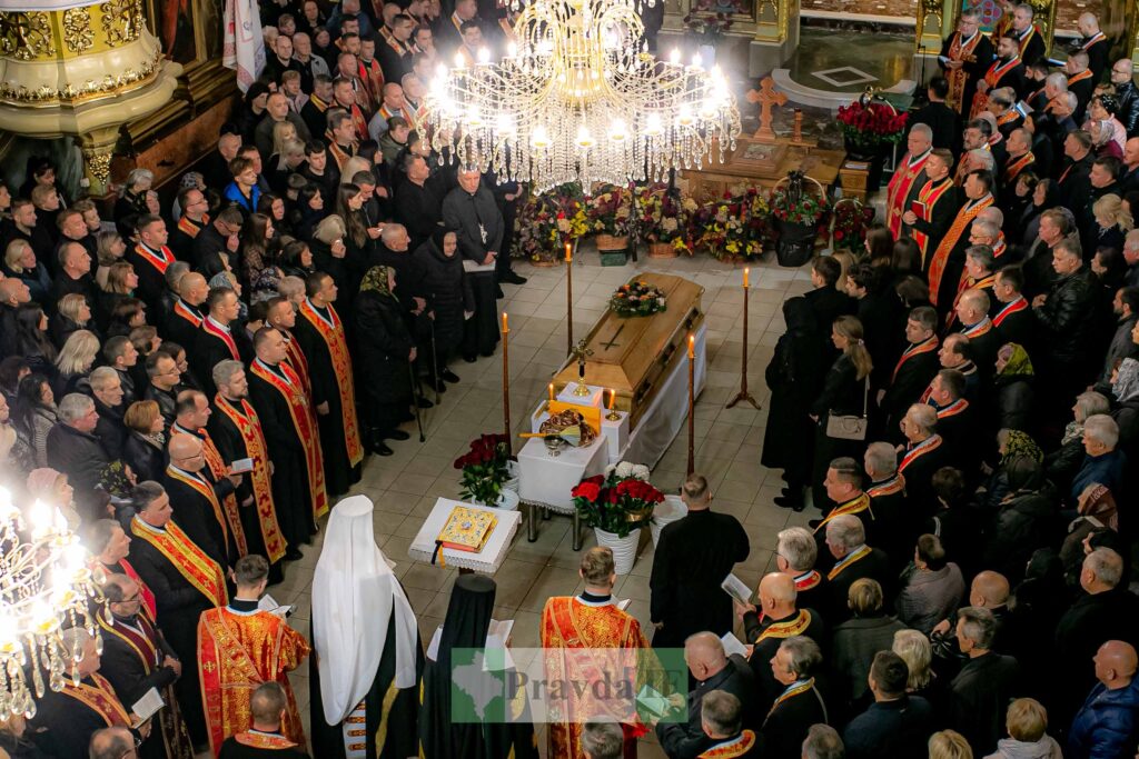 У Франківську попрощалися із підприємцем Володимиром Балагурою. ФОТО