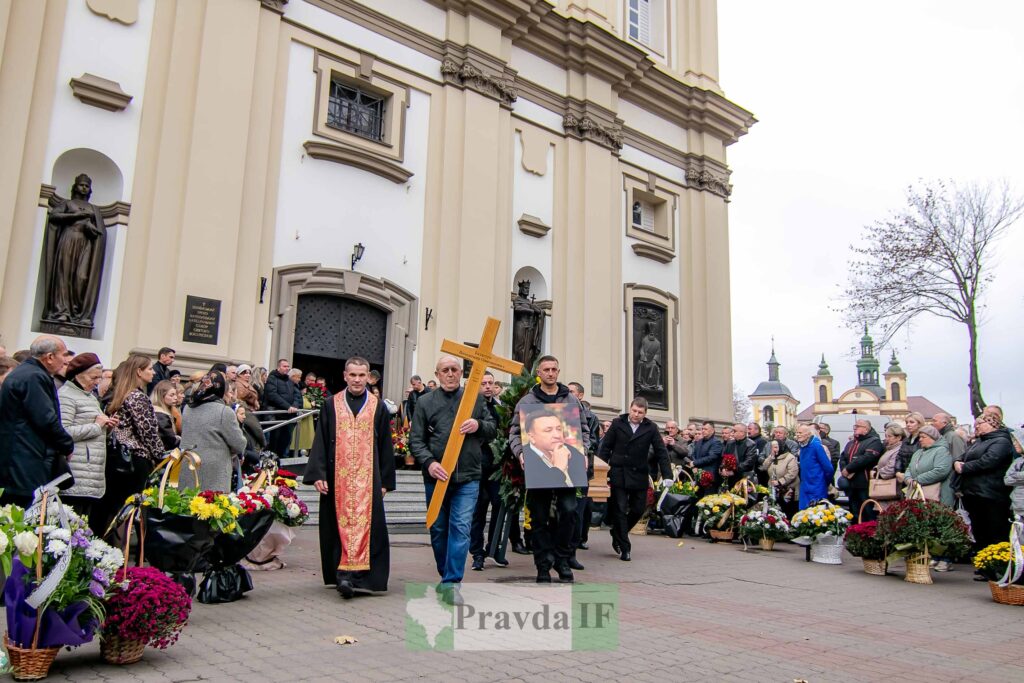 У Франківську попрощалися із підприємцем Володимиром Балагурою. ФОТО