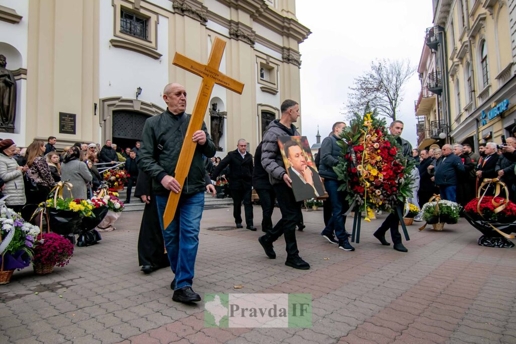 У Франківську попрощалися із підприємцем Володимиром Балагурою. ФОТО