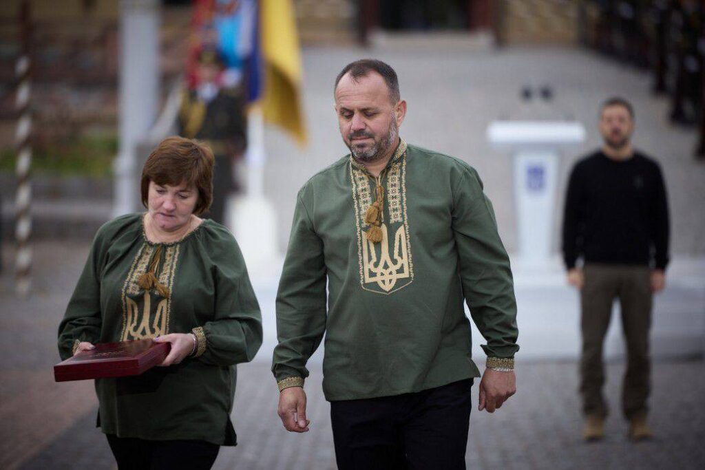 Президент посмертно нагородив воїна з Франківщини,Золотою Зіркою,Володимир Зеленський,Героя Петра Федорчука