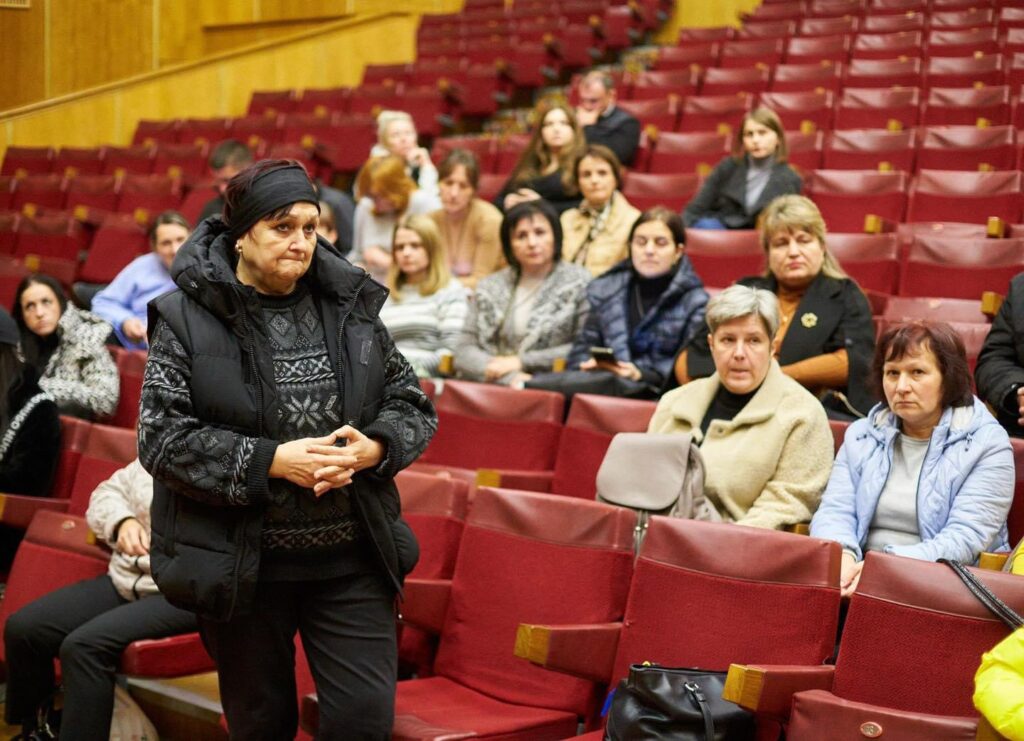 Очільник Франківська провів першу зустріч з родинами зниклих безвісти захисників