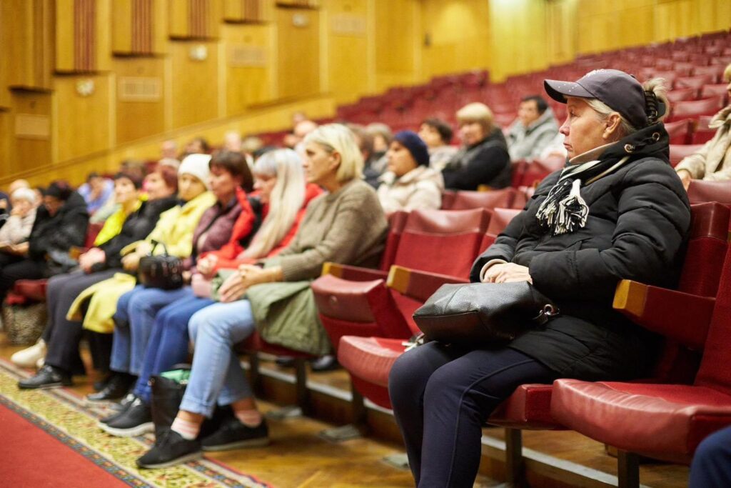 Очільник Франківська провів першу зустріч з родинами зниклих безвісти захисників