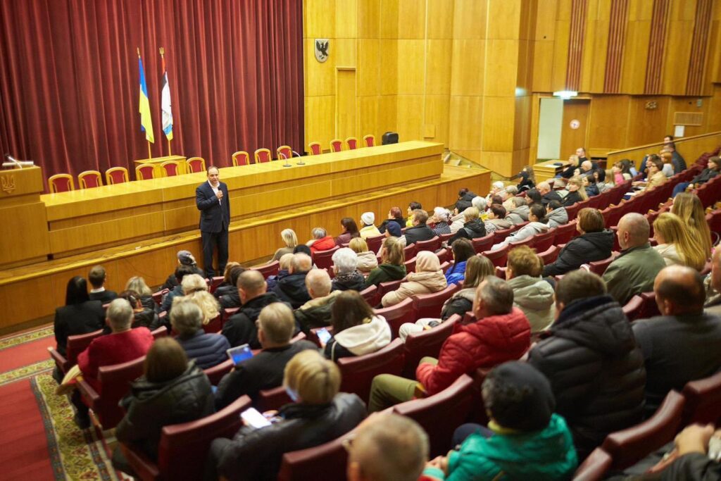 Очільник Франківська провів першу зустріч з родинами зниклих безвісти захисників