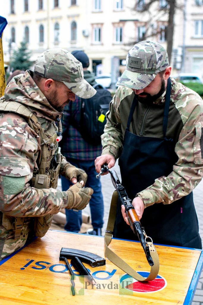 Як у Івано-Франківську відзначали День захисників та захисниць. ФОТОРЕПОРТАЖ