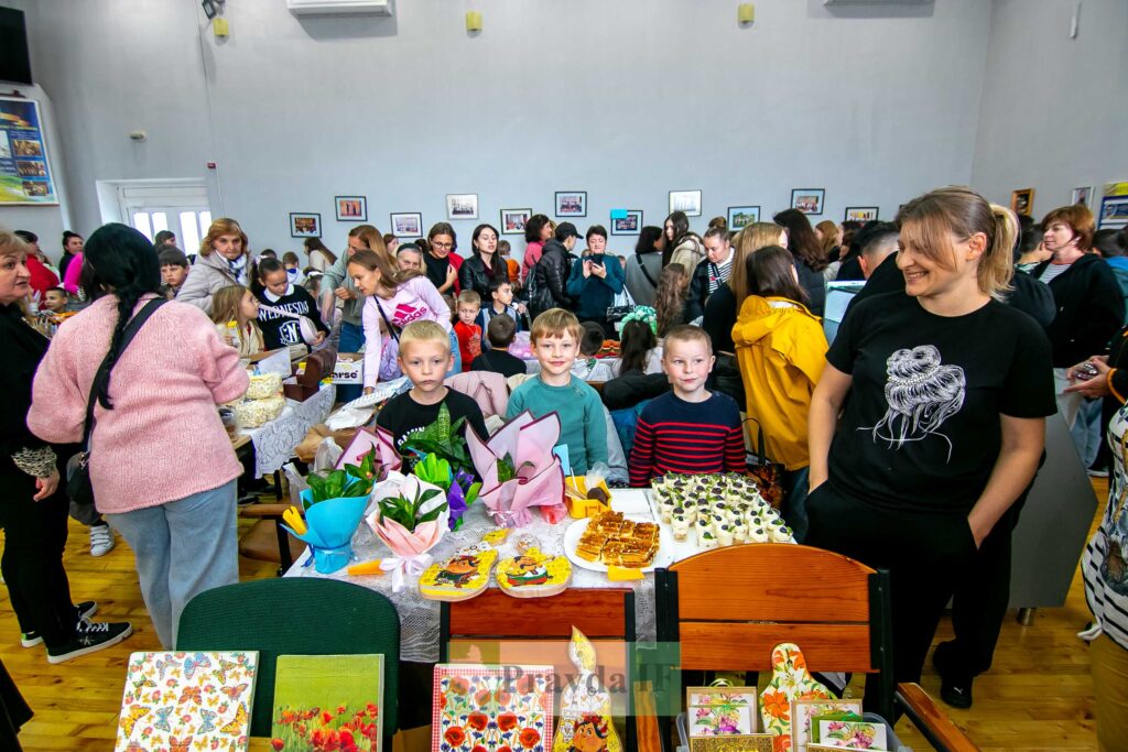 У селі Вовчинець проводять благодійний ярмарок на потреби захисників України ФОТО