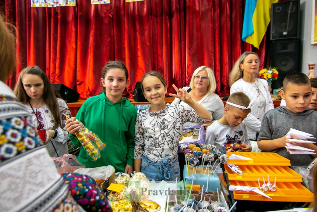 У селі Вовчинець проводять благодійний ярмарок на потреби захисників України ФОТО