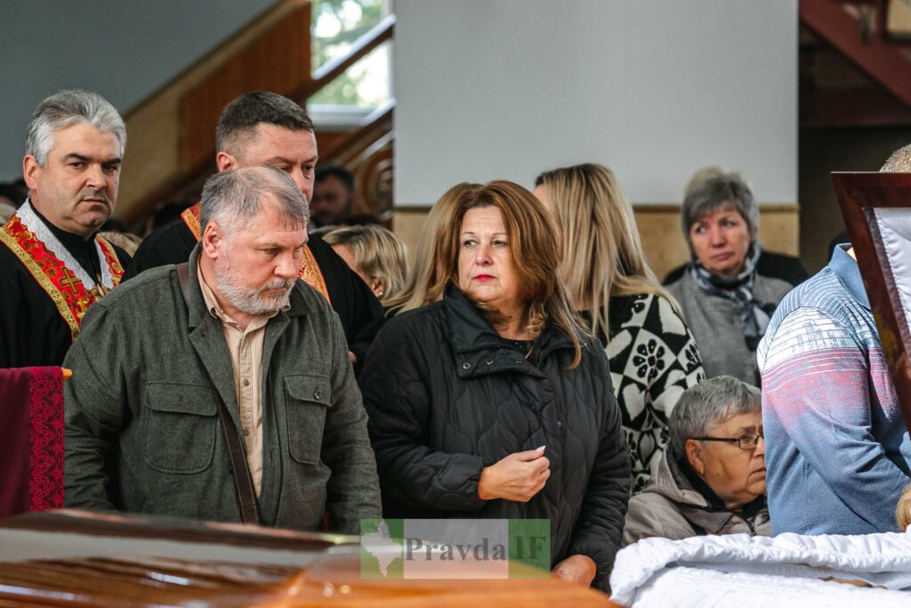 У Тисмениці поховали відомого співака Богдана Сташківа та його друга Романа Шпука, котрі загинули в ДТП ФОТО