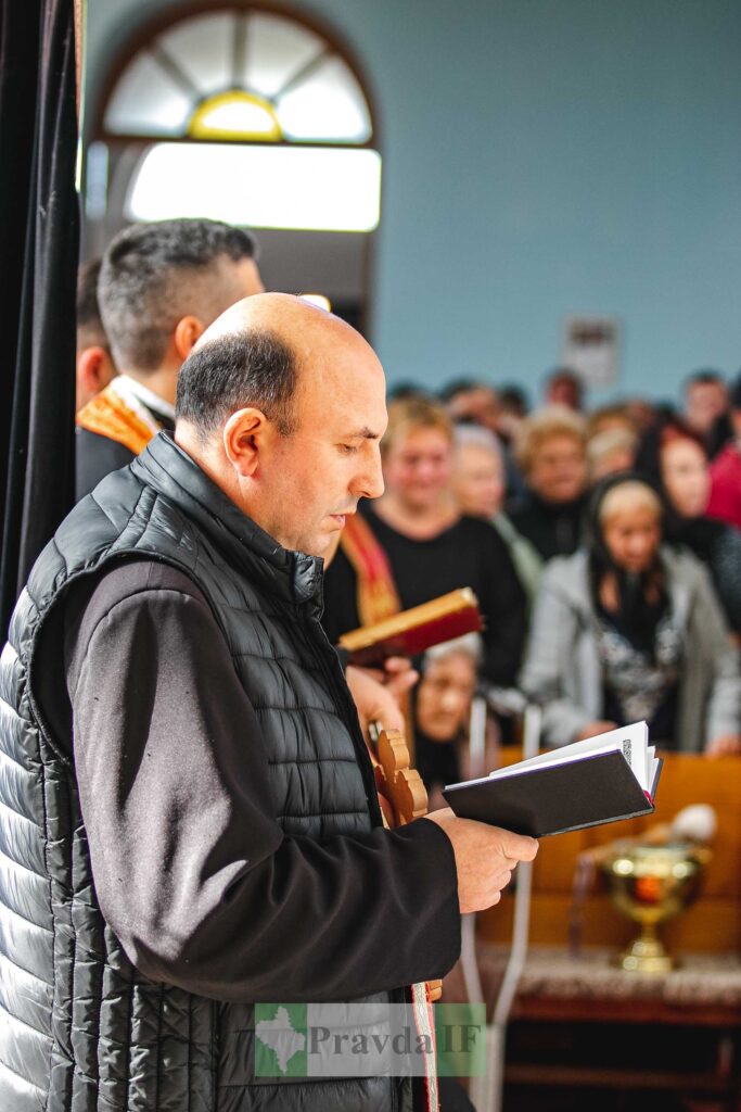 У Тисмениці поховали відомого співака Богдана Сташківа та його друга Романа Шпука, котрі загинули в ДТП ФОТО