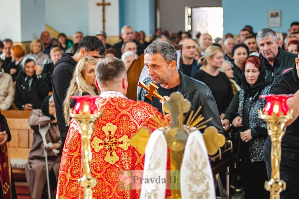 У Тисмениці поховали відомого співака Богдана Сташківа та його друга Романа Шпука, котрі загинули в ДТП ФОТО