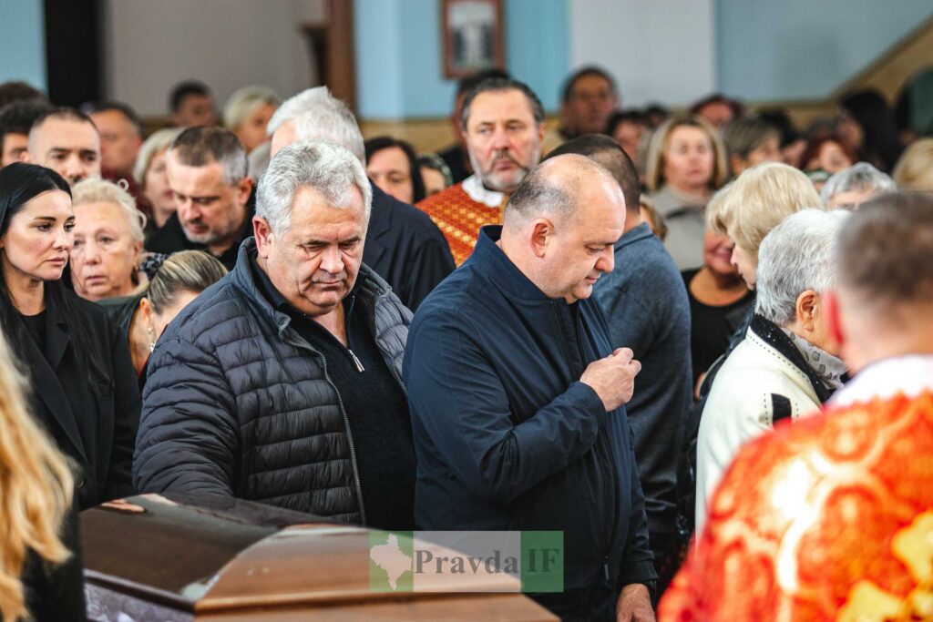 У Тисмениці поховали відомого співака Богдана Сташківа та його друга Романа Шпука, котрі загинули в ДТП ФОТО