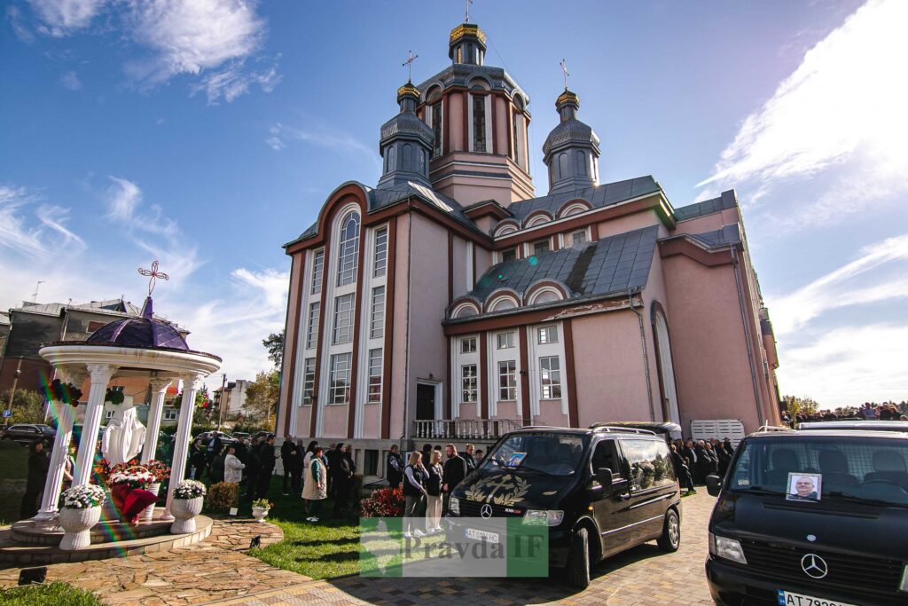 У Тисмениці поховали відомого співака Богдана Сташківа та його друга Романа Шпука, котрі загинули в ДТП ФОТО