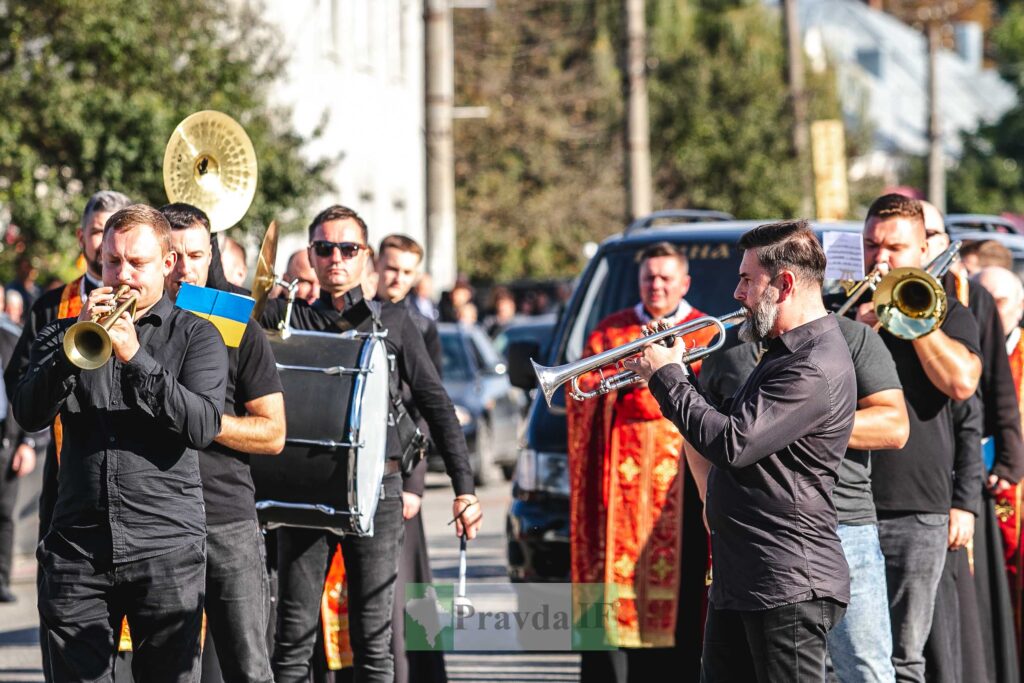 У Тисмениці поховали відомого співака Богдана Сташківа та його друга Романа Шпука, котрі загинули в ДТП ФОТО