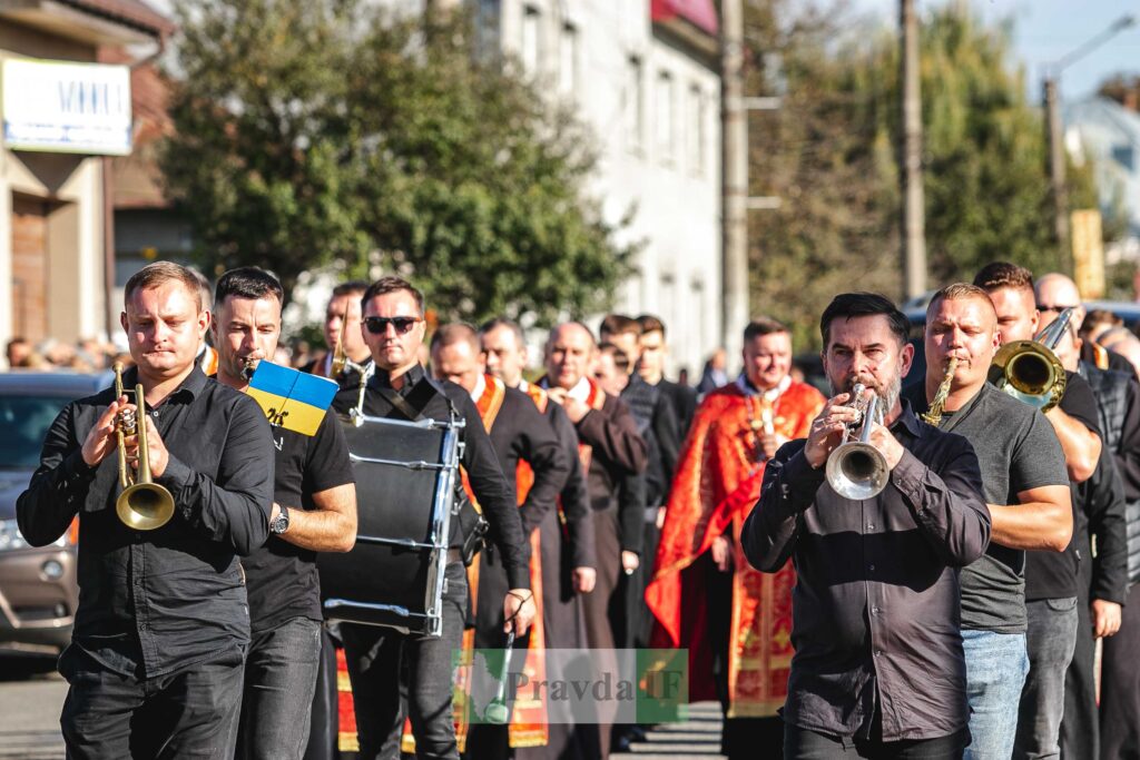 У Тисмениці поховали відомого співака Богдана Сташківа та його друга Романа Шпука, котрі загинули в ДТП ФОТО