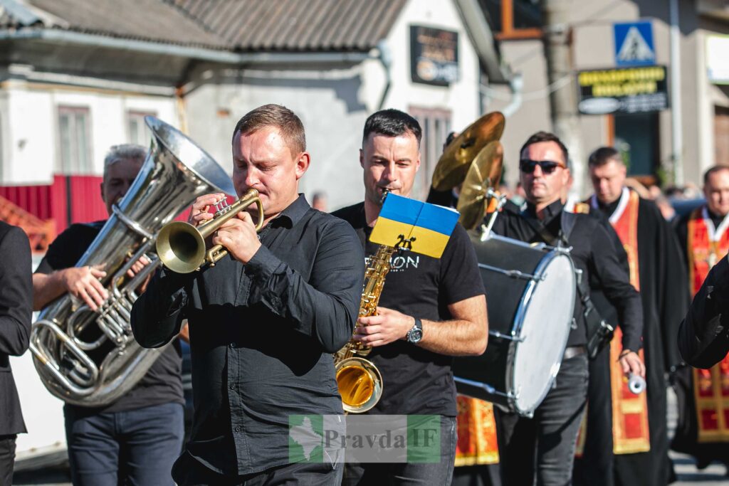 У Тисмениці поховали відомого співака Богдана Сташківа та його друга Романа Шпука, котрі загинули в ДТП ФОТО