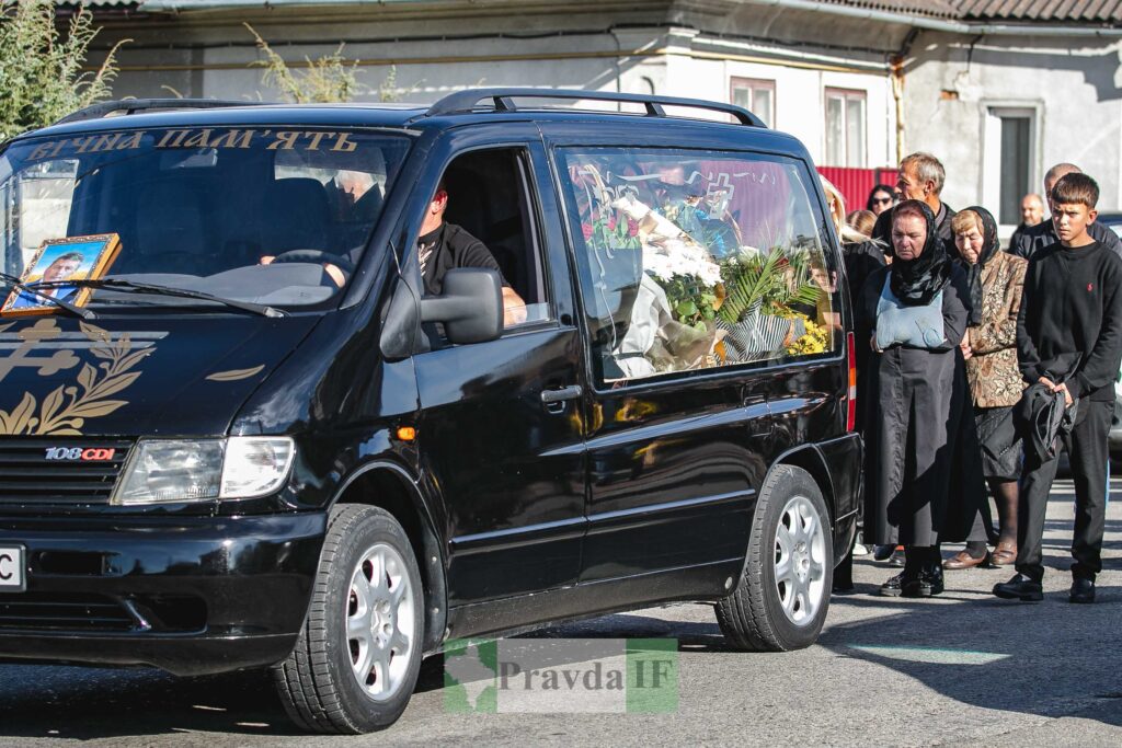 У Тисмениці поховали відомого співака Богдана Сташківа та його друга Романа Шпука, котрі загинули в ДТП ФОТО