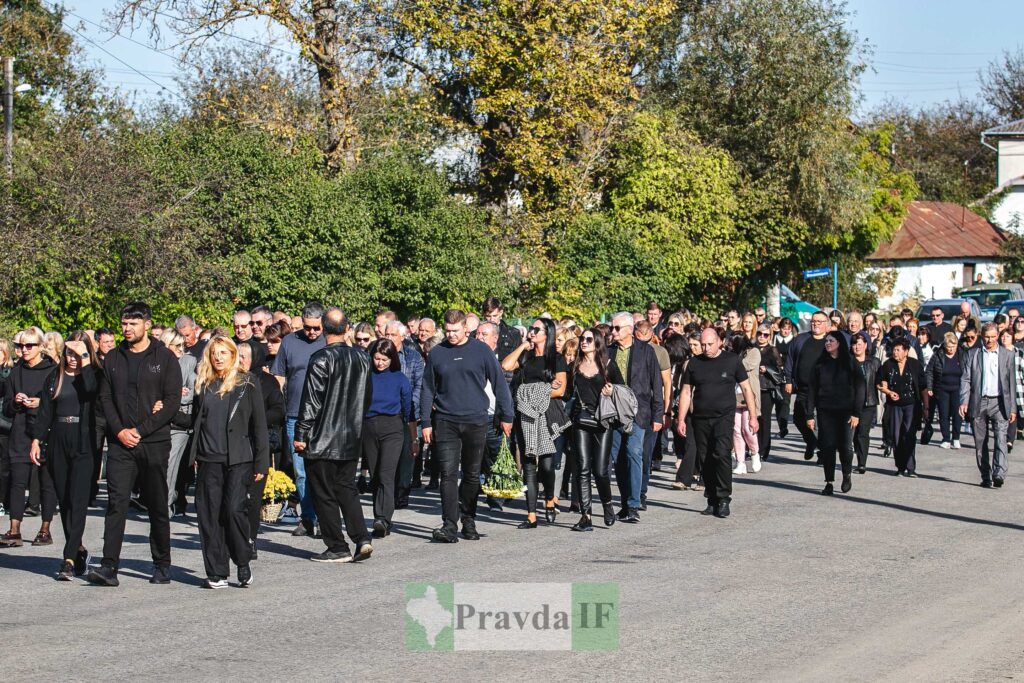 У Тисмениці поховали відомого співака Богдана Сташківа та його друга Романа Шпука, котрі загинули в ДТП ФОТО