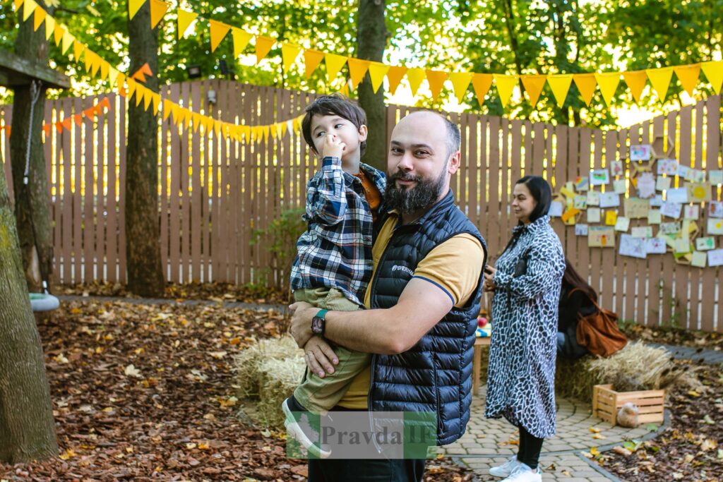 Івано-франківський дитячий садок "Вулик" провів благодійний ярмарок з нагоди десятої річниці заснування. ФОТОРЕПОРТАЖ