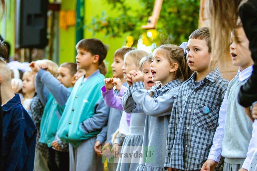 Івано-франківський дитячий садок "Вулик" провів благодійний ярмарок з нагоди десятої річниці заснування. ФОТОРЕПОРТАЖ