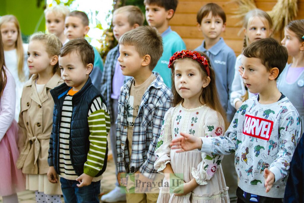 Івано-франківський дитячий садок "Вулик" провів благодійний ярмарок з нагоди десятої річниці заснування. ФОТОРЕПОРТАЖ