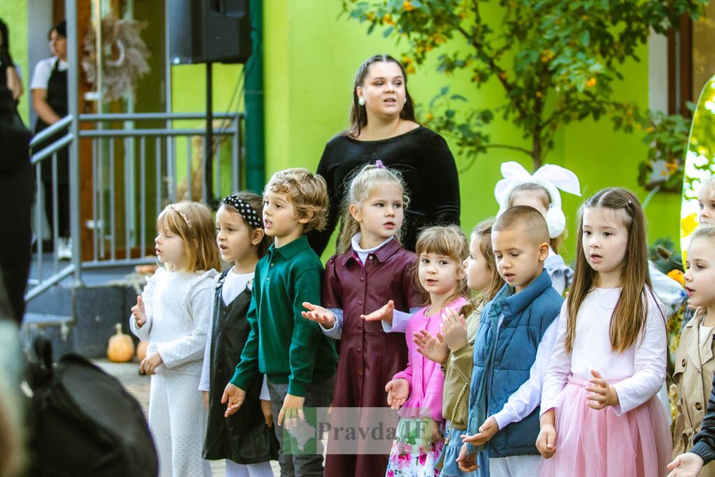 Івано-франківський дитячий садок "Вулик" провів благодійний ярмарок з нагоди десятої річниці заснування. ФОТОРЕПОРТАЖ