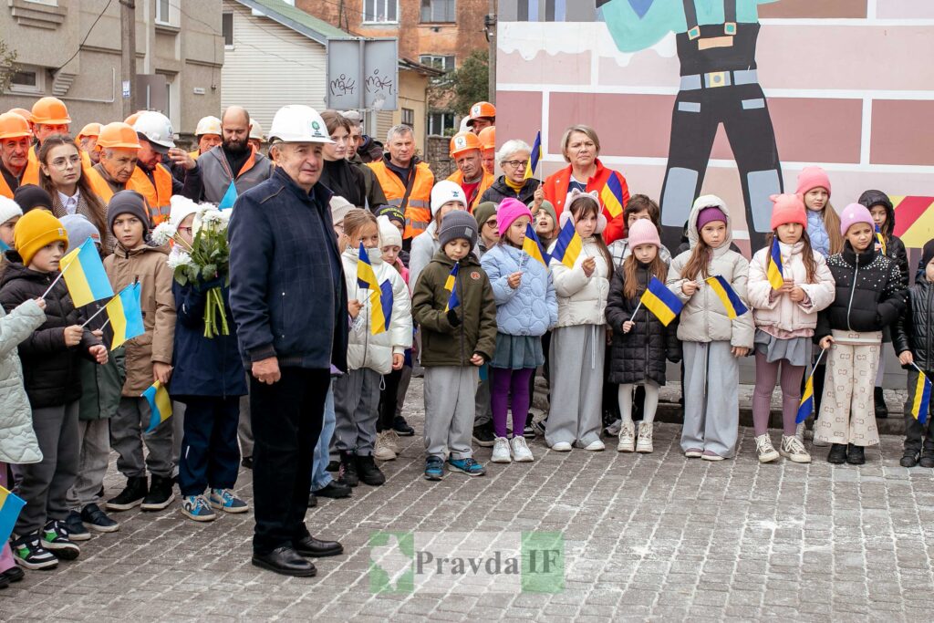 У Франківську відкрили Стелу загиблим героям