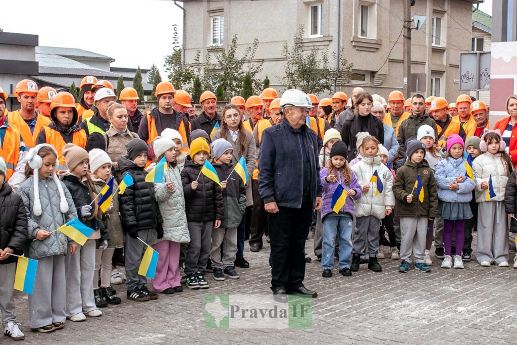 У Франківську відкрили Стелу загиблим героям