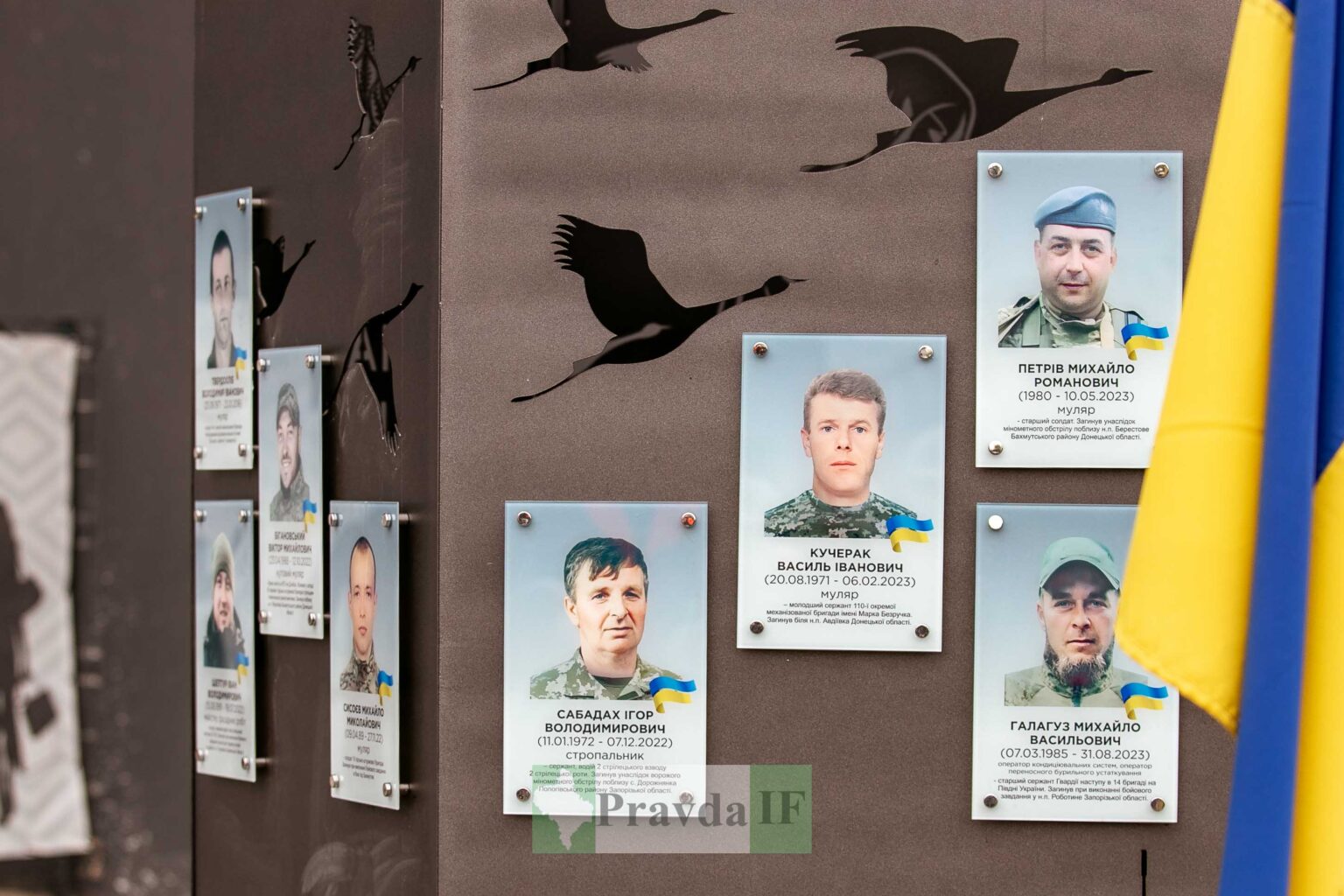 У Франківську відкрили Стелу загиблим героям,Стелу загиблим в російсько-українській війні працівникам будівельної компанії “Спілка забудівників”