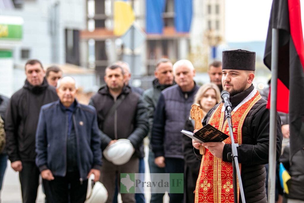 У Франківську відкрили Стелу загиблим героям