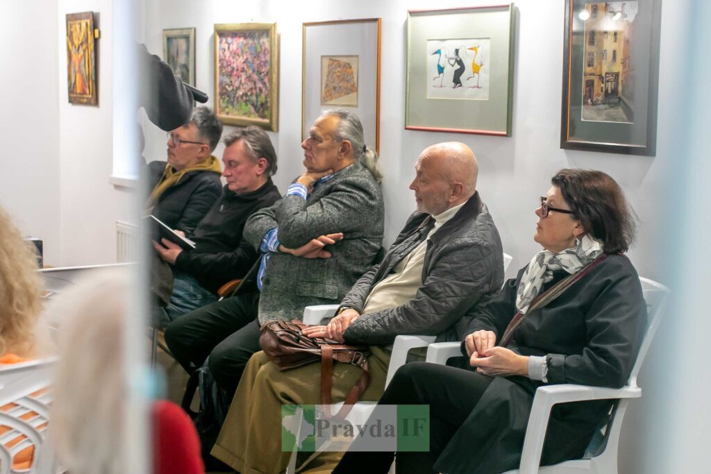 У книгарні "Лілея-НВ" презентували книгу "10 художників Івано-Франківська"