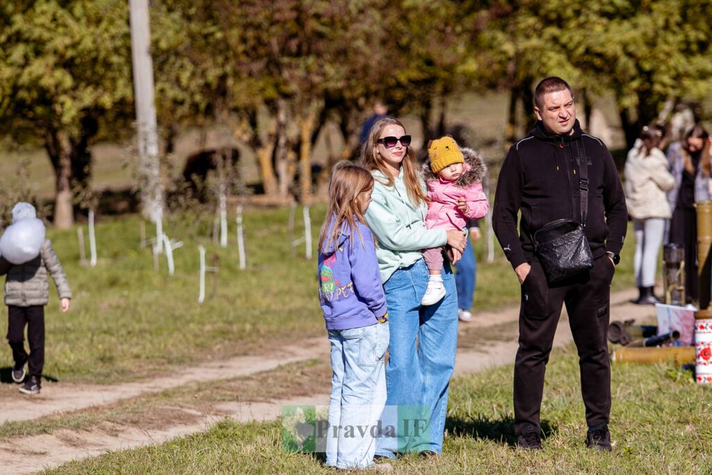 В Івано-Франківській громаді провели благодійний "Яблучний фестиваль" ФОТОРЕПОРТАЖ