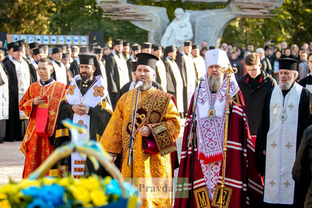 У Івано-Франківську предстоятель ПЦУ Епіфаній очолив акцію «Дзвін пам’яті» за полеглими захисниками