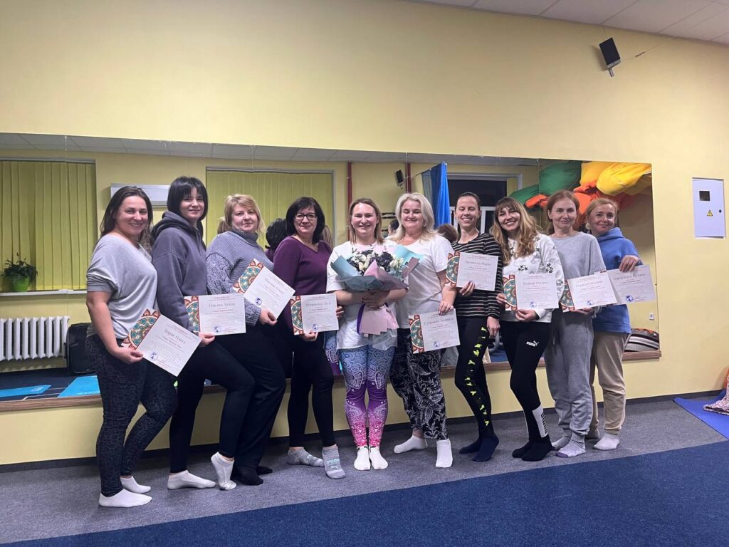 Франківка Христина Юрків заняттями з йоги допомагає жінкам, чиї близькі на війні