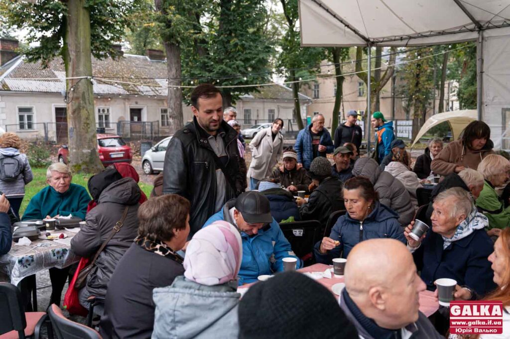 У Франківську влаштували "Свято пирога" для бідних ФОТО