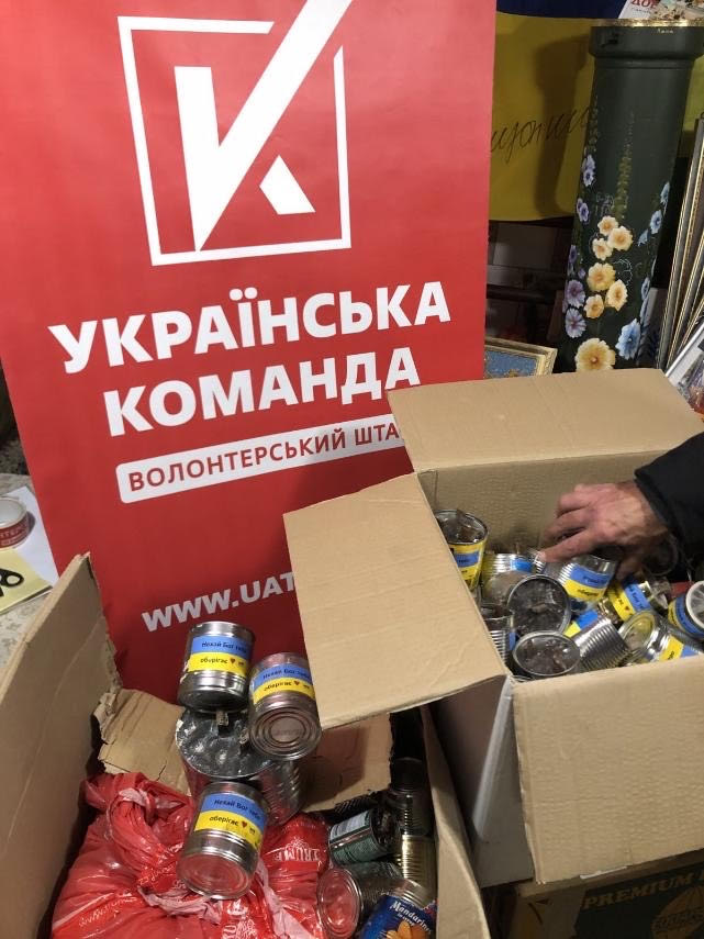 Волонтерський штаб «Українська команда» Прикарпаття передала окопні свічки для захисників на Сумському напрямку