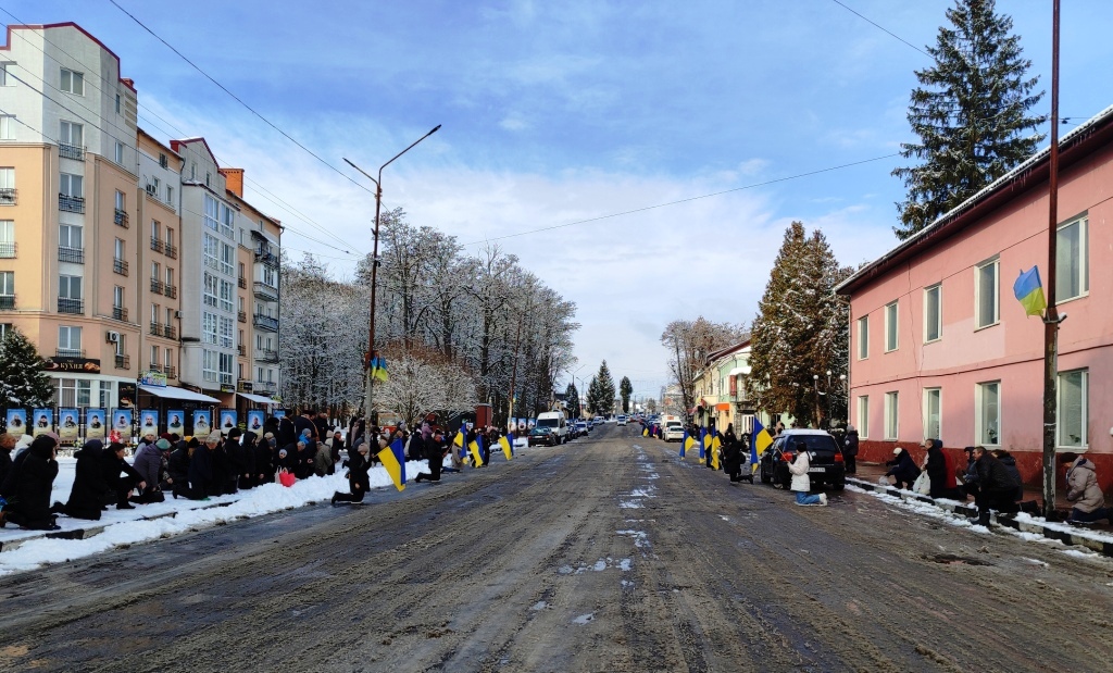 Сьогодні Тлумаччина зустріла полеглого героя Василя Рибчина