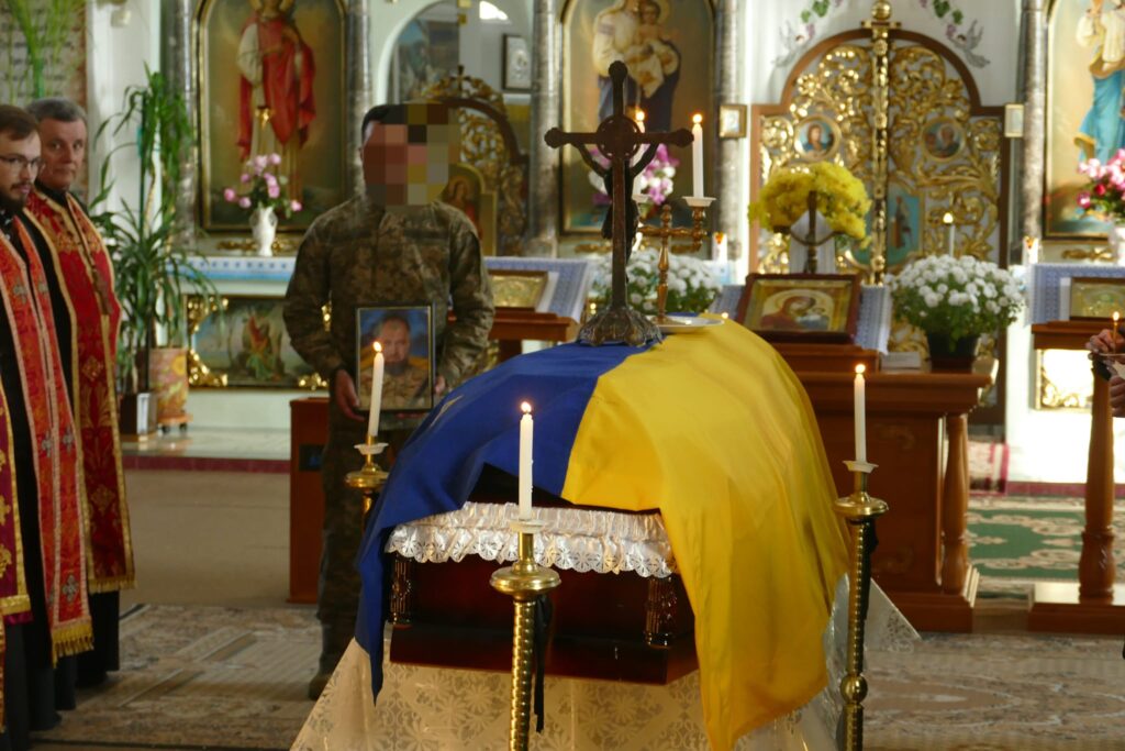 До місця останього спочинку провели на Франківщині воїна Миколу Коневича