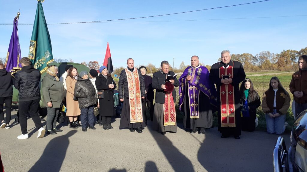 Сьогодні на Прикарпатті проведуть в останню путь Героя Івана Шкредка