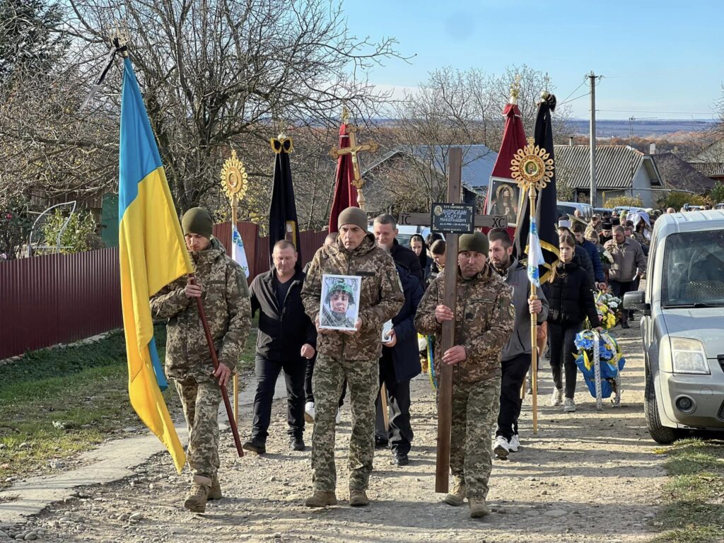 На Коломийщині провели в останню путь 21-річного Героя Андрія Андрусишина ФОТО