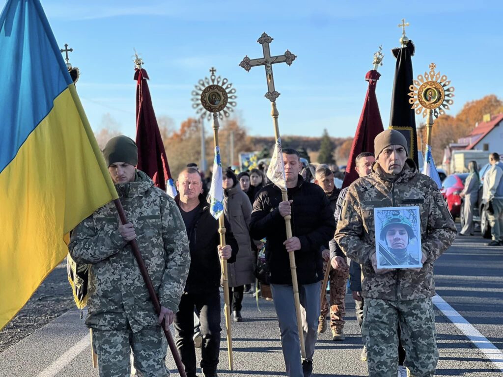 На Коломийщині провели в останню путь 21-річного Героя Андрія Андрусишина ФОТО