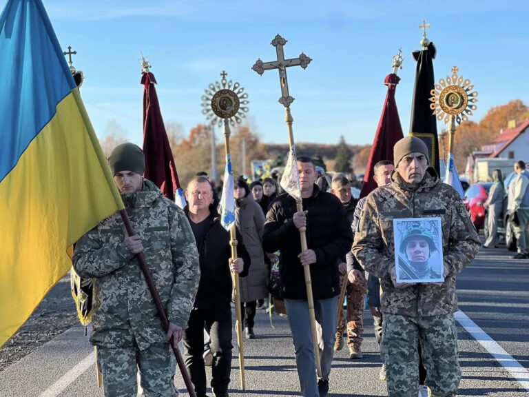 На Коломийщині провели в останню путь 21-річного Героя Андрія Андрусишина ФОТО