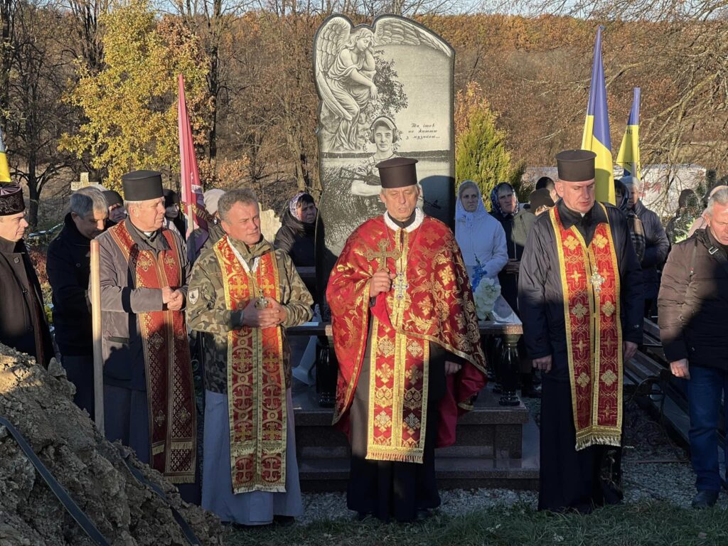 На Коломийщині провели в останню путь 21-річного Героя Андрія Андрусишина ФОТО