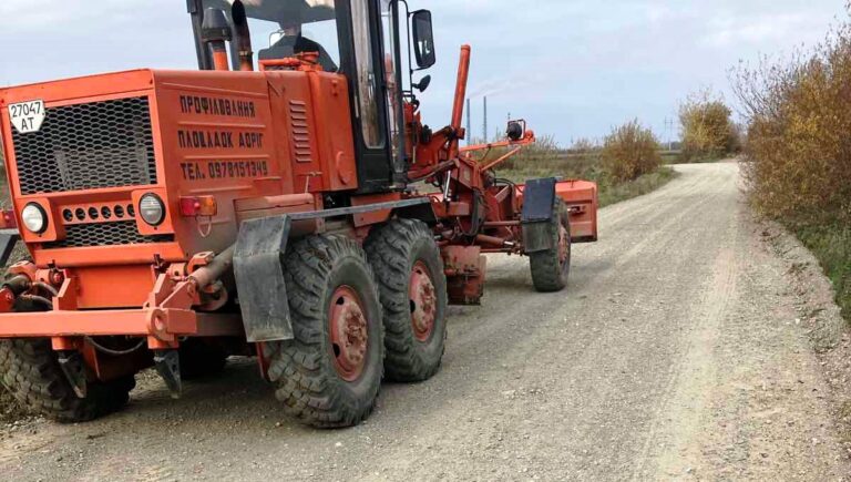 В Галицькій громаді проводять грейдерування доріг