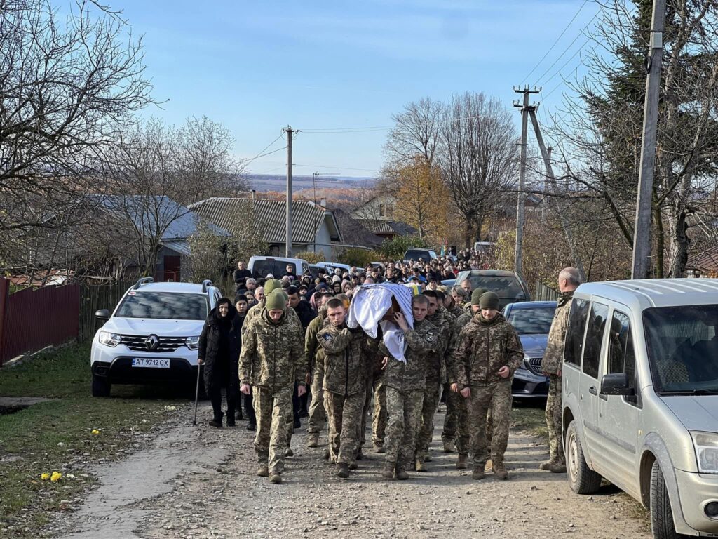 На Коломийщині провели в останню путь 21-річного Героя Андрія Андрусишина ФОТО